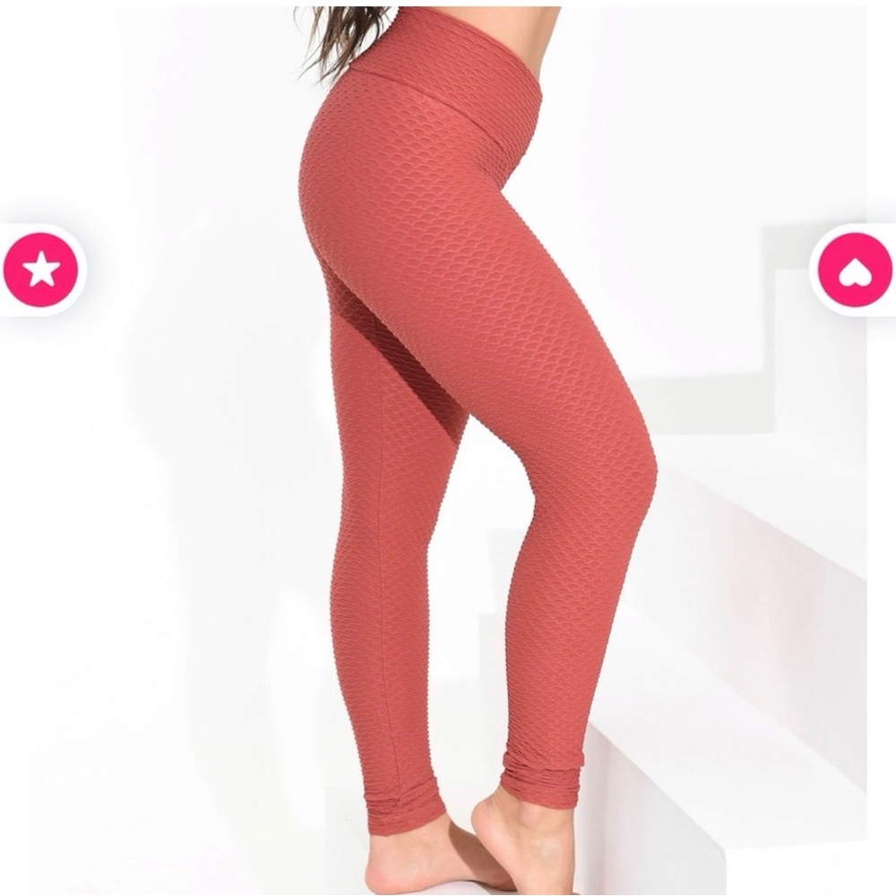 Booty by Brabants cropped croco skin leggings in color “Canela”. Curvy size